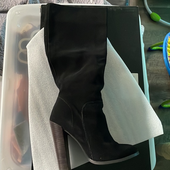 COLIN STUART BLACK GENUINE SUEDE BOOTS SZ 7B Excellent condition in original box - Picture 4 of 4